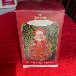 NRFB MADAME ALEX, Red Queen from Alice in Wonderland Collectible $23